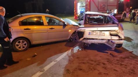 S­a­m­s­u­n­­d­a­ ­i­k­i­ ­o­t­o­m­o­b­i­l­ ­ç­a­r­p­ı­ş­t­ı­:­ ­6­ ­y­a­r­a­l­ı­